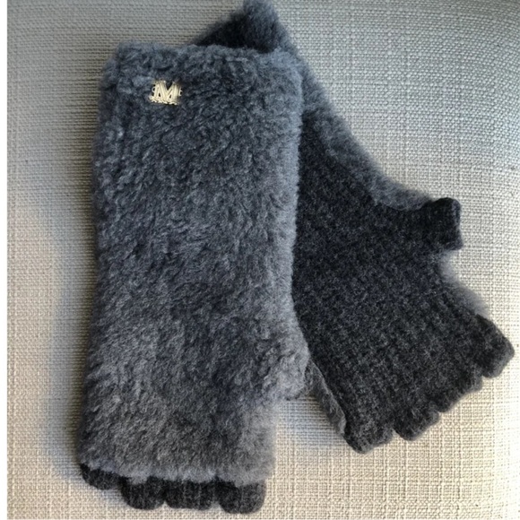 Max Mara Label-cut Manny Gloves with M Logo Size: OS Fall/Winter Gray - Picture 6 of 7